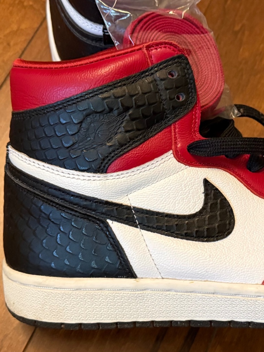 Jordan 1 Retro High Satin Snake Chicago (Women's)